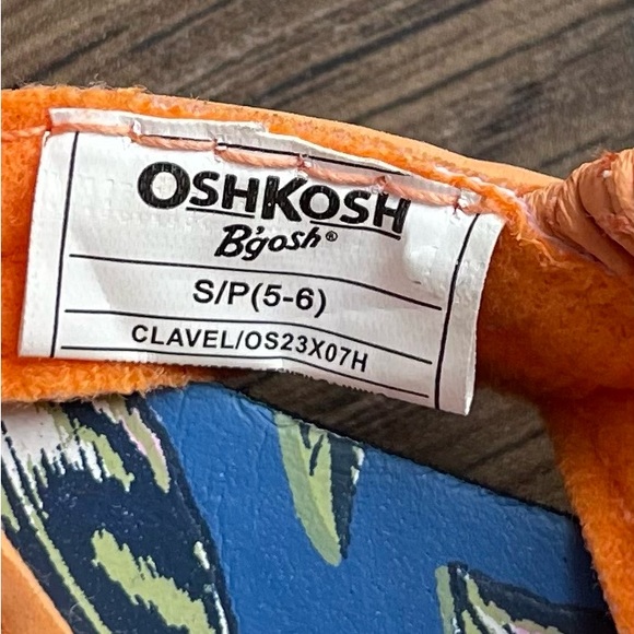 Carter’s and Oshkosh Pairs of Flip Flops for Toddler (5/6) - Picture 3 of 4